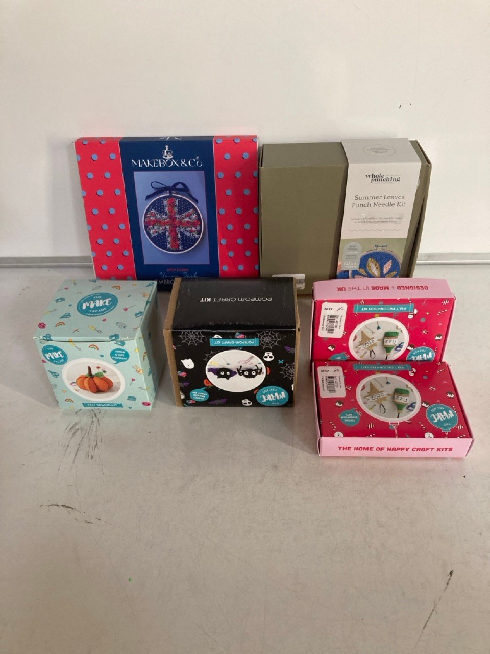 A QTY OF NEEDLE, CRAFT & SEWING KITS