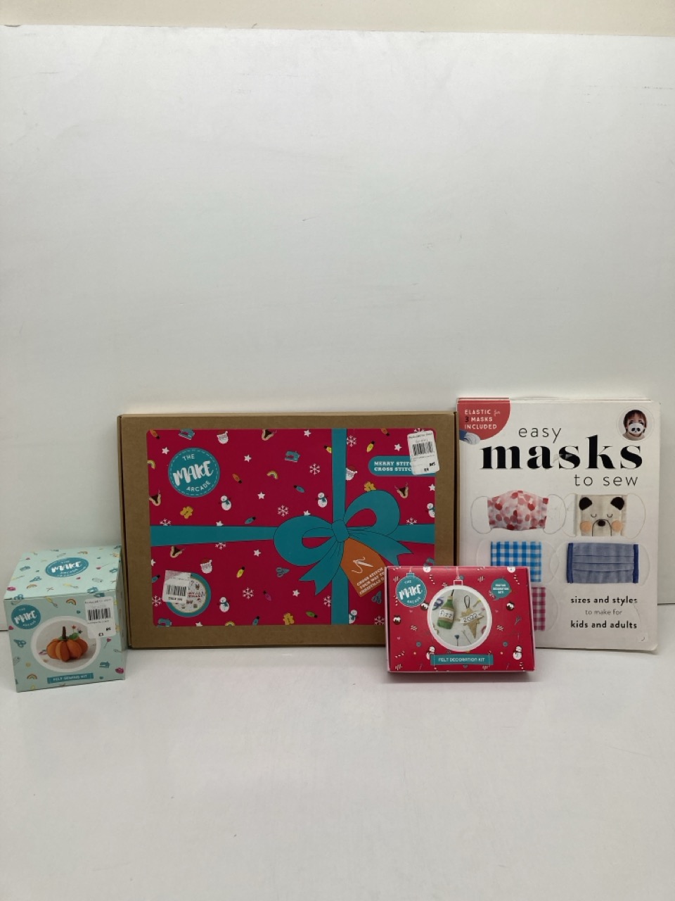 A QTY OF FELT SEWING KITS TO INCLUDE EASY MASK TO SEW BOOKS