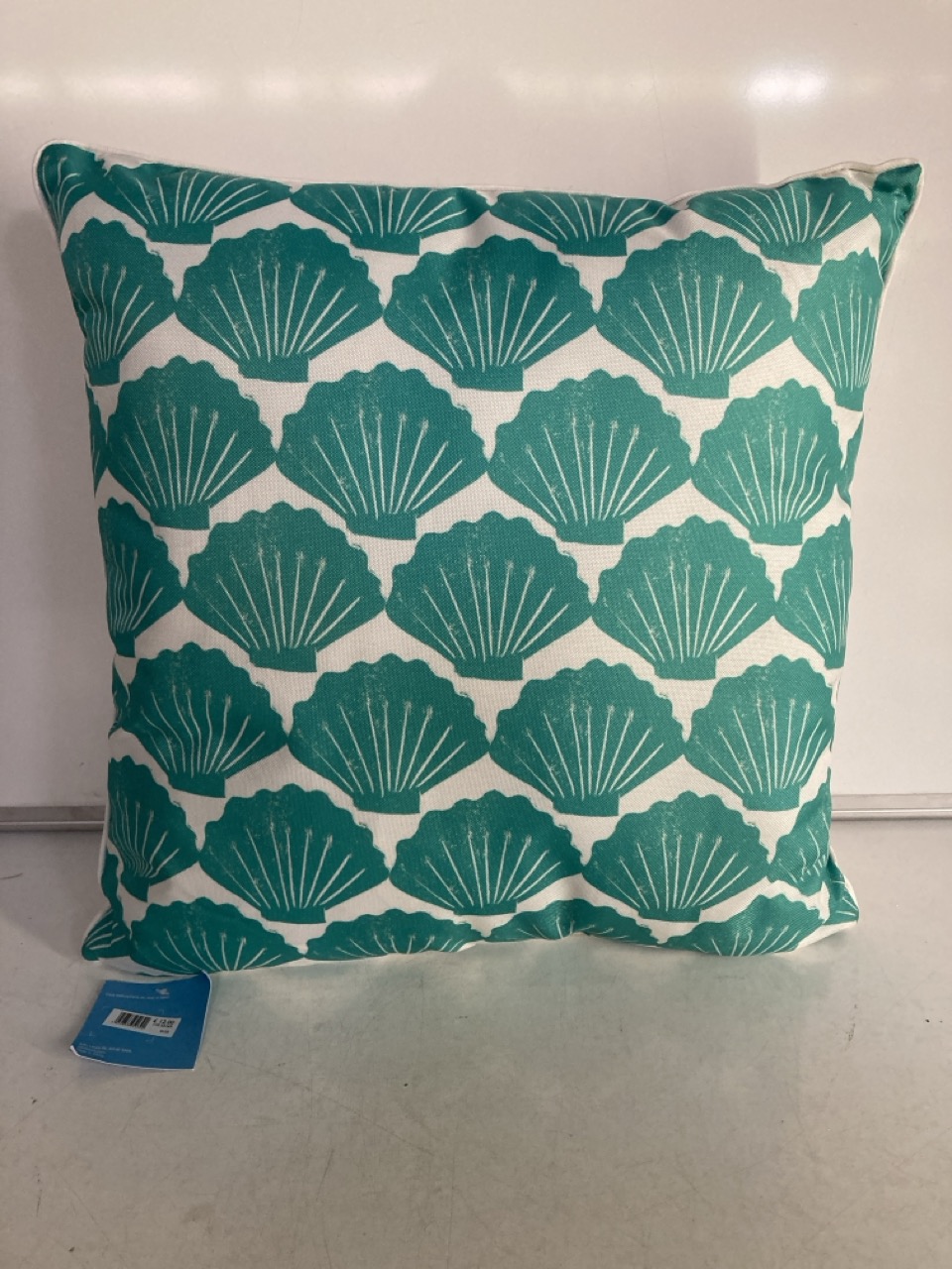 8 X SCATTER CUSHIONS, GREEN & WHITE SHELL DESIGN