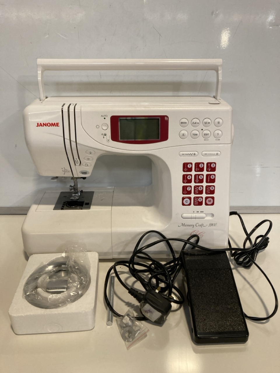 1 X JANOME MEMORY CRAFT 5900 SEWING MACHINE (UNBOXED)