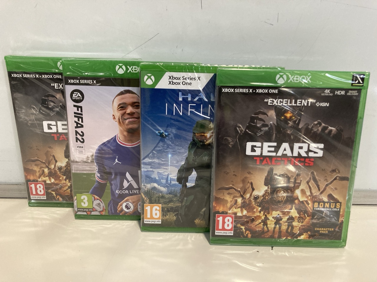 4 X XBOX GAMES, SERIES X & XBOX ONE, HALO INFINITE TOGETHER WITH FIFA 2022 (18 + ID MAY BE REQUIRED)