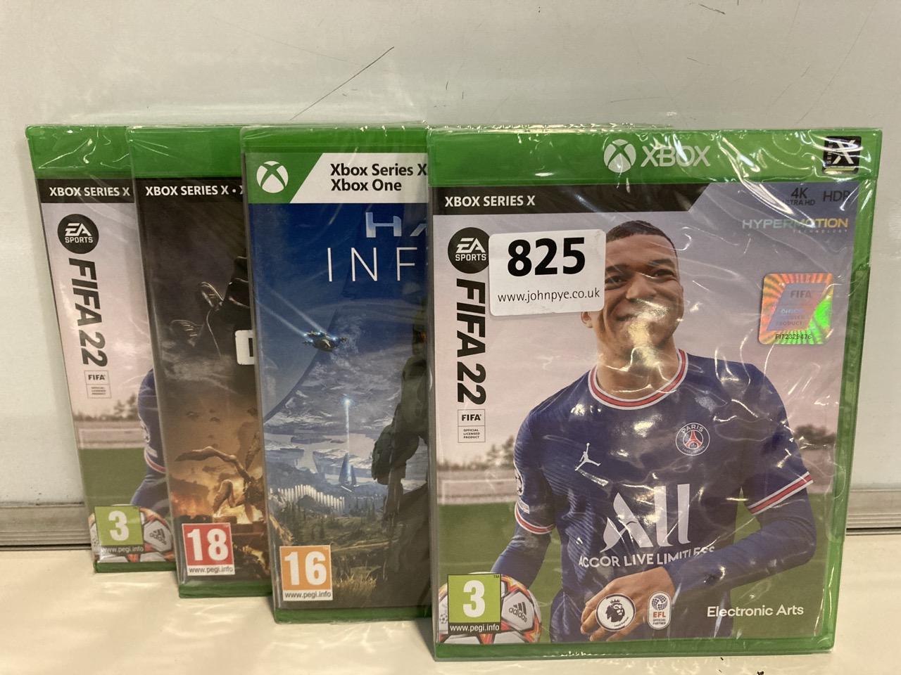 4 X XBOX GAMES, SERIES X & XBOX ONE, HALO INFINITE TOGETHER WITH FIFA 2022 (18 + ID MAY BE REQUIRED)