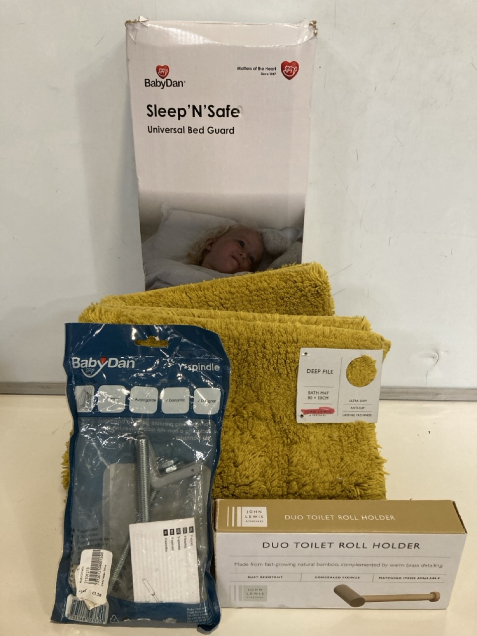 BOX OF ASSORTED ITEMS TO INCLUDE BABYDAN SLEEP N SAFE UNIVERSAL BED GUARD