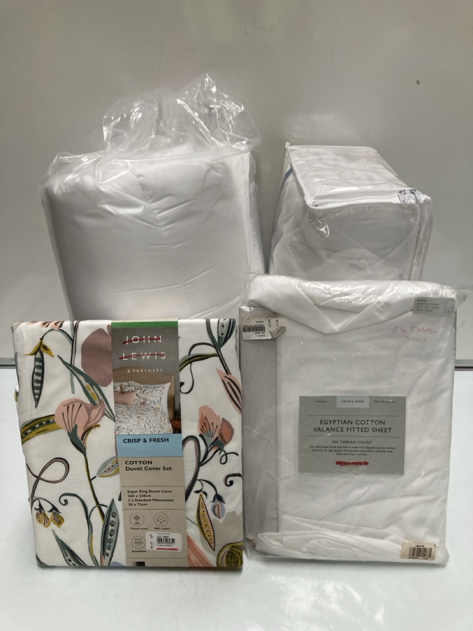 4 X ASSORTED BEDDING ITEMS TO INCLUDE A JOHN LEWIS SUPER KING SIZE VEGAN DOWN DUVET
