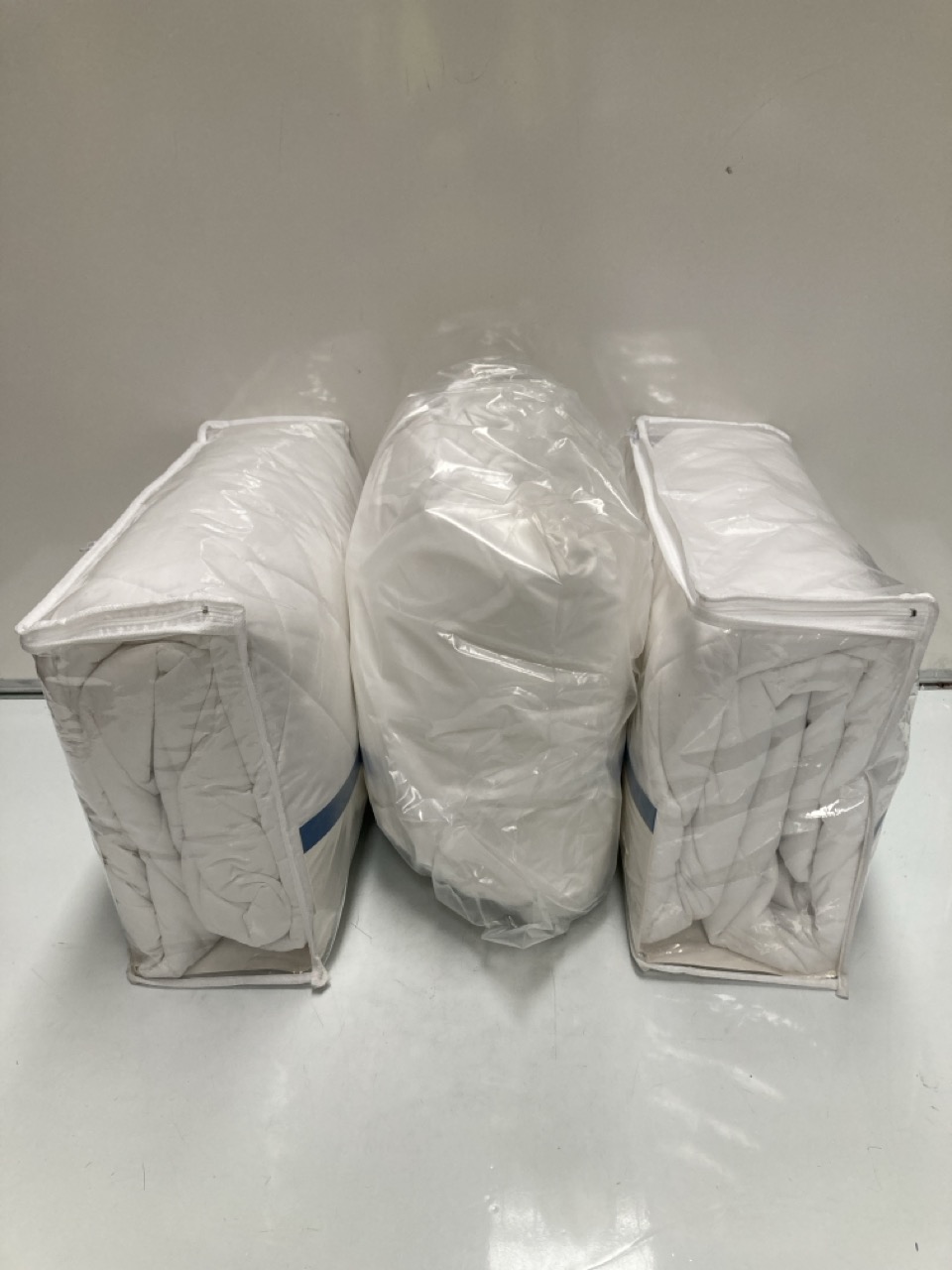 John Pye Auctions 2 X JOHN LEWIS SUPER KING SIZE WATERPROOF QUILTED