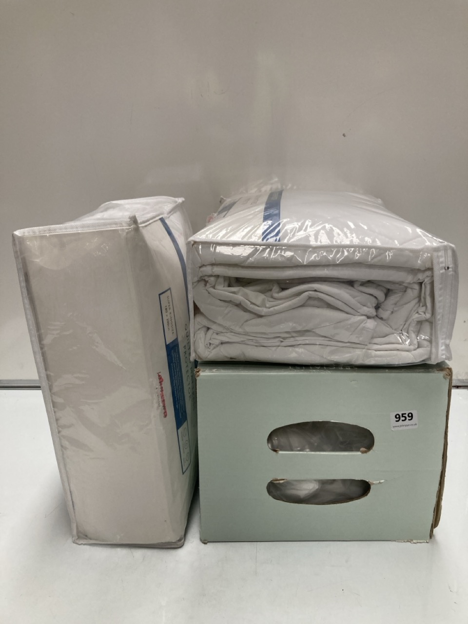 John Pye Auctions 2 X JOHN LEWIS SUPER KING SIZE WATERPROOF QUILTED