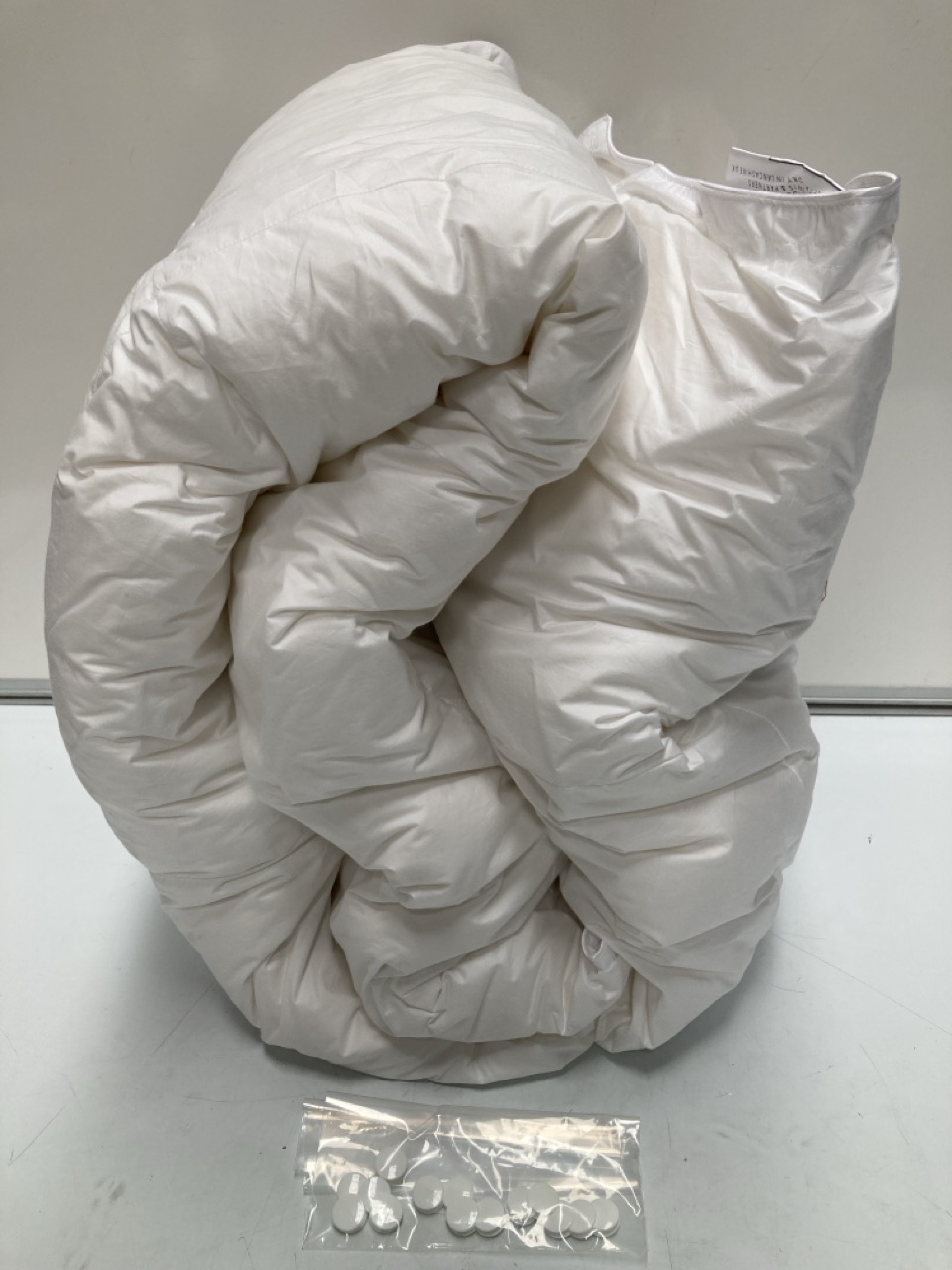 John Pye Auctions JOHN LEWIS SUPER KING SIZE BAVARIAN GOOSE DOWN DUVET