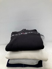 4 X TOMMY HILFIGER SWEATSHIRT INCLUDING WHITE KNITTED JUMPER SIZE L - LOCATION 13A.