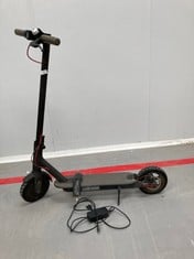 ELECTRIC SCOOTER XIAOMI M365 BLACK (NO BOX, DAMAGED AND DOES NOT TURN ON).