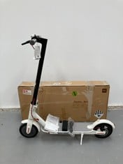 ELECTRIC SCOOTER XIAOMI ELECTRIC SCOOTER WHITE COLOUR (DOES NOT TURN ON).