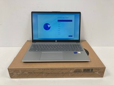 HP 15-FD0075NS 512 GB LAPTOP (ORIGINAL RRP - €599.00) IN SILVER. (WITH BOX AND CHARGER). I5-1335U, 16 GB RAM, , INTEL IRIS XE GRAPHICS [JPTZ5772].