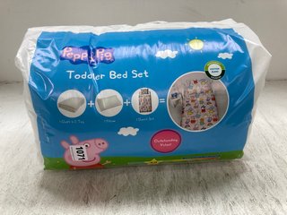 PEPPA PIG TODDLER BED SET WITH QUILT PILLOW AND DUVET SET: LOCATION - D12