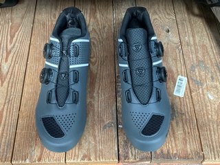 BOARDMEN MENS CYCLING SHOES IN GREY/BLACK - SIZE UK 9: LOCATION - A4