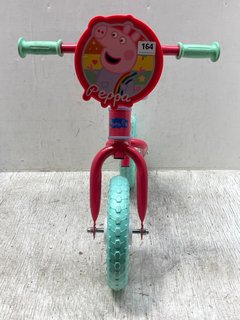 TODDLERS PEPPA PIG BALANCE BIKE IN PINK AND GREEN: LOCATION - A4