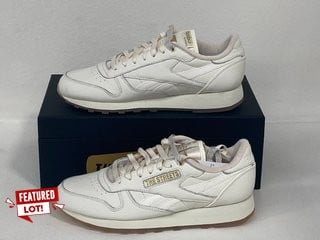 THE STREETS BY END CLOTHING X REEBOK CLASSIC LEATHER UNISEX SHOES IN CHALK/BLACK/GOLD - SIZE UK 9 - RRP: £120: LOCATION - FRONT BOOTH