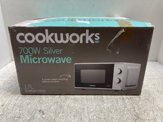 COOKWORKS 700W 17 LITRE MICROWAVE IN SILVER: LOCATION - A11