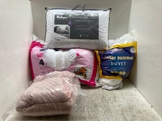 QTY OF ASSORTED SOFT FURNISHINGS TO INCLUDE PACK OF 4 SILENTNIGHT ULTRABOUNCE PILLOWS: LOCATION - B15
