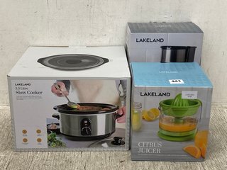 3 X ASSORTED KITCHEN APPLIANCES TO INCLUDE CITRUS JUICER & 3.5 LITRE SLOW COOKER: LOCATION - B12