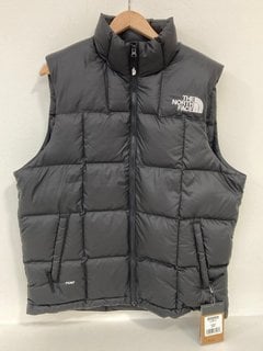THE NORTH FACE MENS LHOTSE DOWN GILET IN BLACK SIZE M: LOCATION - FRONT BOOTH