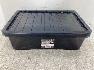WHAM CRYSTAL 5 X 32L PLASTIC STORAGE BOXES WITH LIDS IN BLACK: LOCATION - C8