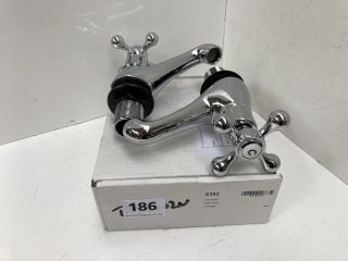 PAIR OF TRADITIONAL BATH/BASIN PILLAR TAPS IN CHROME - RRP £120: LOCATION - R1