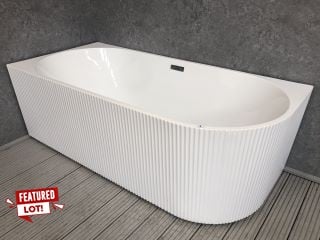 1700 X 800MM MODERN TWIN SKINNED RIDGED EFFECT LH DOUBLE ENDED FREESTANDING BATH WITH INTEGRAL CHROME SPRUNG WASTE & OVERFLOW - RRP £1458: LOCATION - BOOTH