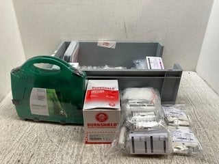 QTY OF ASSORTED MEDICAL ITEMS TO INCLUDE STEROPLAST WORKPLACE FIRST AID KIT: LOCATION - G4