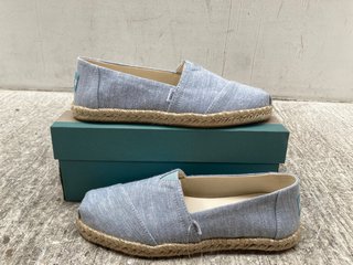 TOMS WOMENS ALPARGATA ROPE SHOES IN MISTY BLUE - UK SIZE .05: LOCATION - F11