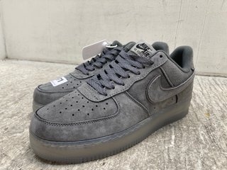 NIKE WOMENS AIR FORCE 1 TRAINERS IN GREY - UK SIZE 8.5: LOCATION - F8