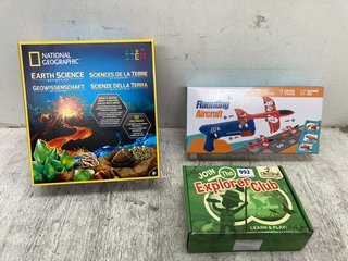3 X ASSORTED KIDS TOYS TO INCLUDE NATIONAL GEOGRAPHIC EARTH SCIENCE ACTIVITY KIT: LOCATION - F7