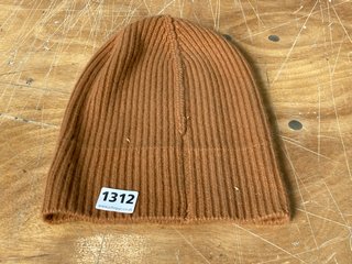 BROWN BEANIE HAT RIBBED: LOCATION - SR17