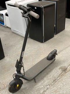 (COLLECTION ONLY) SEGWAY NINEBOT E2 PLUS ELECTRIC SCOOTER IN BLACK - RRP £261: LOCATION - A2