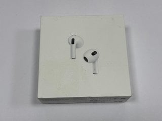 APPLE AIRPODS WITH CHARGING CASE WIRELESS EARPHONES IN WHITE: MODEL NO A2565 A2564 A2897 (WITH BOX & ALL ACCESSORIES) [JPTM117088] THIS PRODUCT IS FULLY FUNCTIONAL AND IS PART OF OUR PREMIUM TECH AND