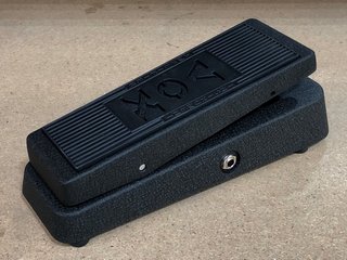 VOX V845 CLASSIC WAH WAH GUITAR PEDAL: LOCATION - BR13