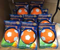 11 X STAY ACTIVE KICKERBALL BY SWERVE BALL FOOTBALL TOY SIZE 4 AERODYNAMIC PANELS FOR SWERVE TRICKS, INDOOR & OUTDOOR, AS SEEN ON TV, UNISEX, ORANGE WHITE: LOCATION - TABLES