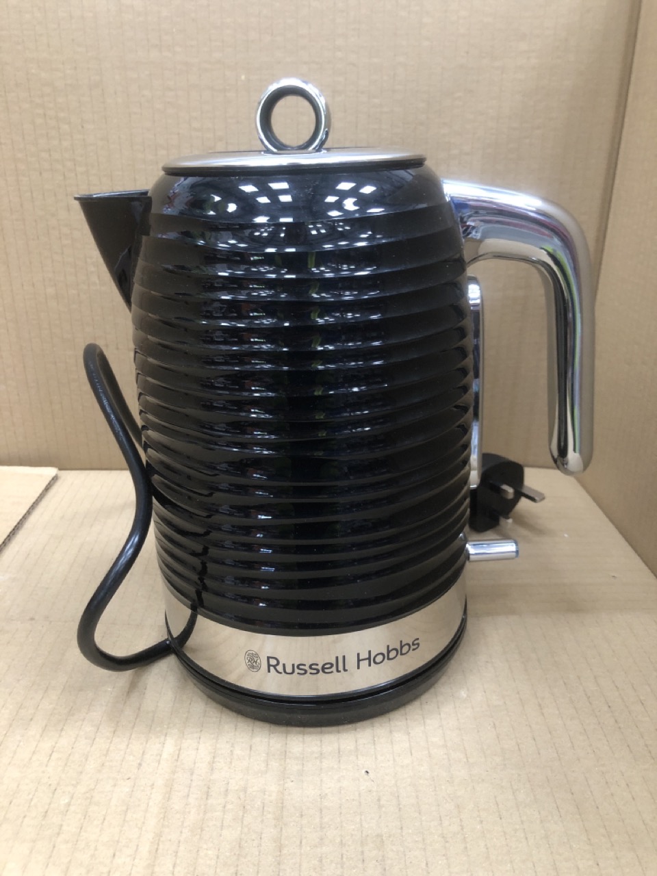 John Pye Auctions QUANTITY OF ITEMS TO INCLUDE RUSSELL HOBBS DESIRE 3