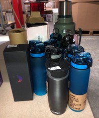 QUANTITY OF ITEMS TO INCLUDE CHILLY'S SERIES 2 WATER BOTTLE - STAINLESS STEEL THERMOS BOTTLES WITH DOUBLE WALL VACUUM, SOFT COLLAR & CARRY LOOP - ALL ABYSS BLACK, 500ML: LOCATION - B