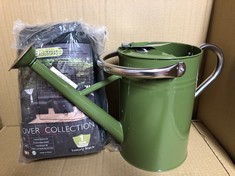 QUANTITY OF ITEMS TO INCLUDE KENT & STOWE 4.5L METAL WATERING CAN IN TWEED GREEN, RUST-RESISTANT GALVANISED WATERING CAN WITH HANDLE AND DETACHABLE ROSE, CLASSIC ALL YEAR ROUND GARDEN TOOLS MADE FROM