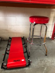 CLARKE WORKSHOP SWIVEL STOOL AND CAR CREEPER WITH ADJUSTABLE HEADREST : LOCATION - A RACK(COLLECTION OR OPTIONAL DELIVERY AVAILABLE)