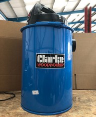 CLARKE WORKSHOP VACUUM DUST EXTRACTOR : LOCATION - B RACK(COLLECTION OR OPTIONAL DELIVERY AVAILABLE)