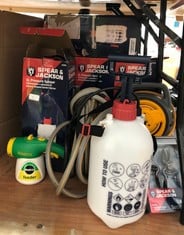QUANTITY OF GARDEN ITEMS TO INCLUDE SPEAR & JACKSON 5L PRESSURE SPRAYER : LOCATION - TABLES (COLLECTION OR OPTIONAL DELIVERY AVAILABLE)