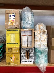 QUANTITY OF ASSORTED OAT MILK TO INCLUDE ALPRO BARISTA OAT 1L - SOME ITEMS MAY BE PAST BEST BEFORE DATE - COLLECTION ONLY - LOCATION BACK RACK
