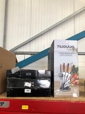 QUANTITY OF KNIVES TO INCLUDE NUOVVO 7-PIECE BLOCK SET - ID MAY BE REQUIRED - COLLECTION ONLY - LOCATION BACK RACK