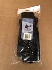 QUANTITY OF ASSORTED ITEMS TO INCLUDE SKY DEER THICK INSULATED GLOVES RRP £155: LOCATION - A