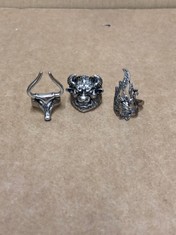 QUANTITY OF ASSORTED ITEMS TO INCLUDE SILVER COSTUME JEWELRY SILVER RINGS AND PIERCINGS RRP £110 : LOCATION - A