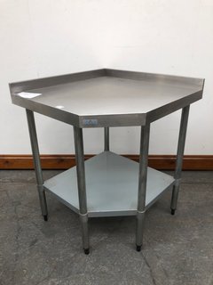 VOGUE STAINLESS STEEL CORNER TABLE WITH UPSTAND SIZE : 960 X 800 X 600MM RRP - £308: LOCATION - B5