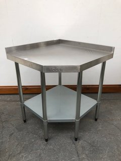 VOGUE STAINLESS STEEL CORNER TABLE WITH UPSTAND SIZE : 960 X 800 X 600MM RRP - £308: LOCATION - B5