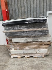 PALLET VARIETY OF FURNITURE INCLUDING THREE MATTRESSES OF DIFFERENT SIZES AND MODELS (MAY BE BROKEN, DIRTY OR INCOMPLETE).