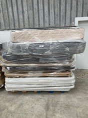PALLET VARIETY OF FURNITURE INCLUDING THREE MATTRESSES OF DIFFERENT SIZES AND MODELS (MAY BE BROKEN, DIRTY OR INCOMPLETE).