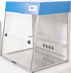 VWR PCR WORKSTATION WITH UV AIR RECIRCULATION S/N 31101-02F00551 EST RRP £4,500 (PALLET NN6 7GX 1661, LOAD NN6 7GX 234)